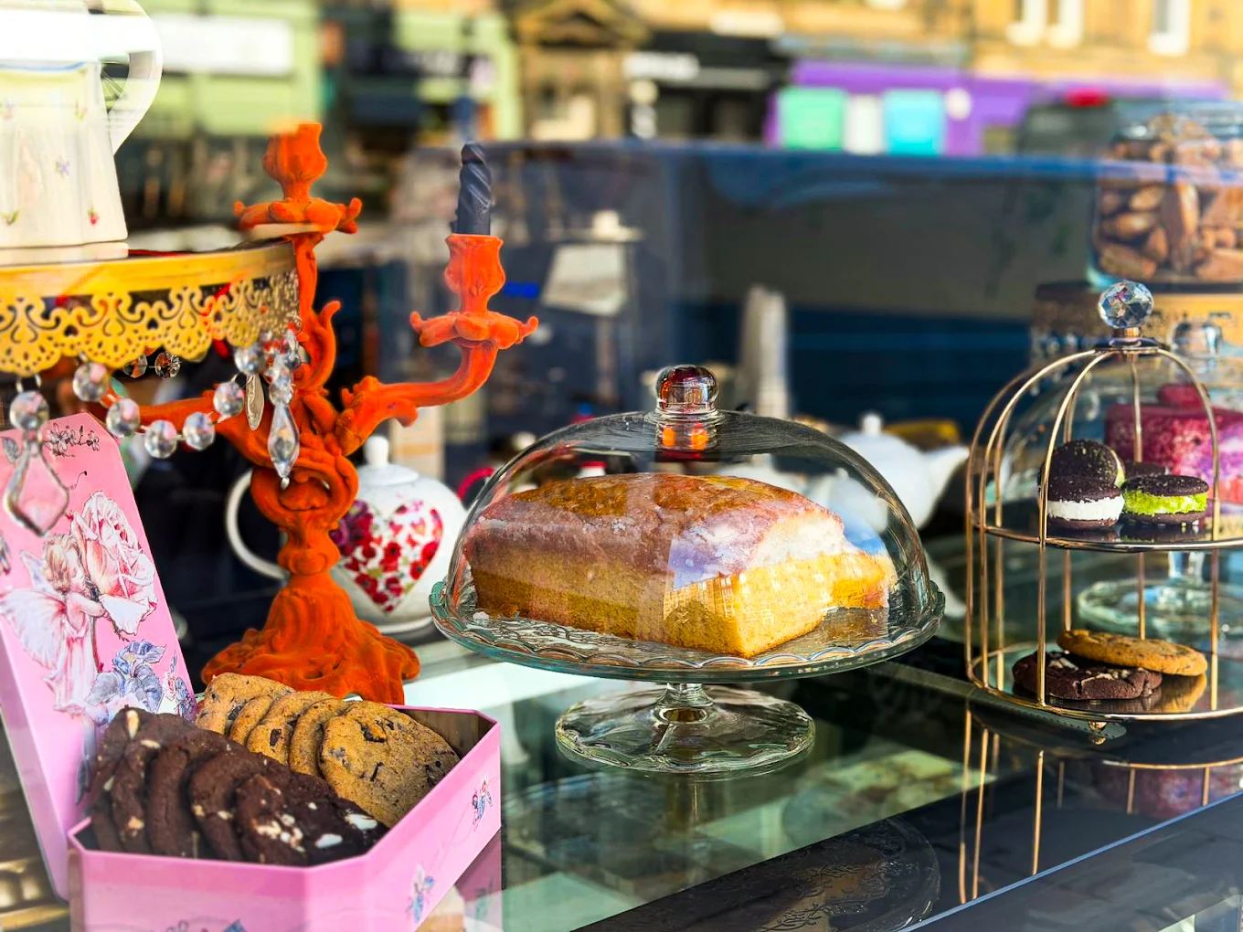 Cake counter and bakes at Toastea