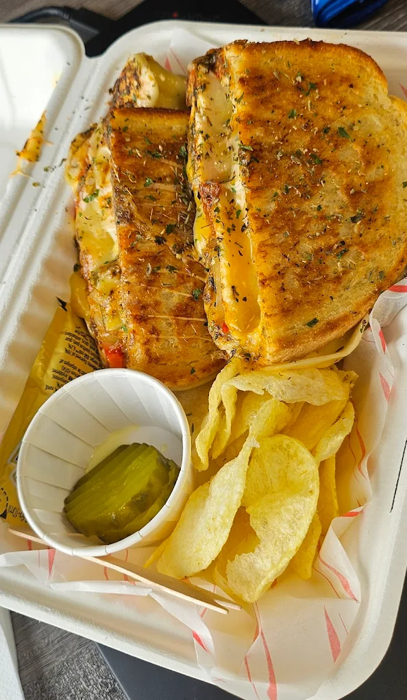 Cheese toastie with crisps and pickles