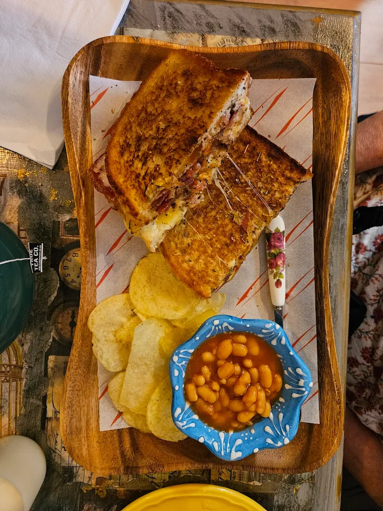 Toastie served with crisps and baked beans